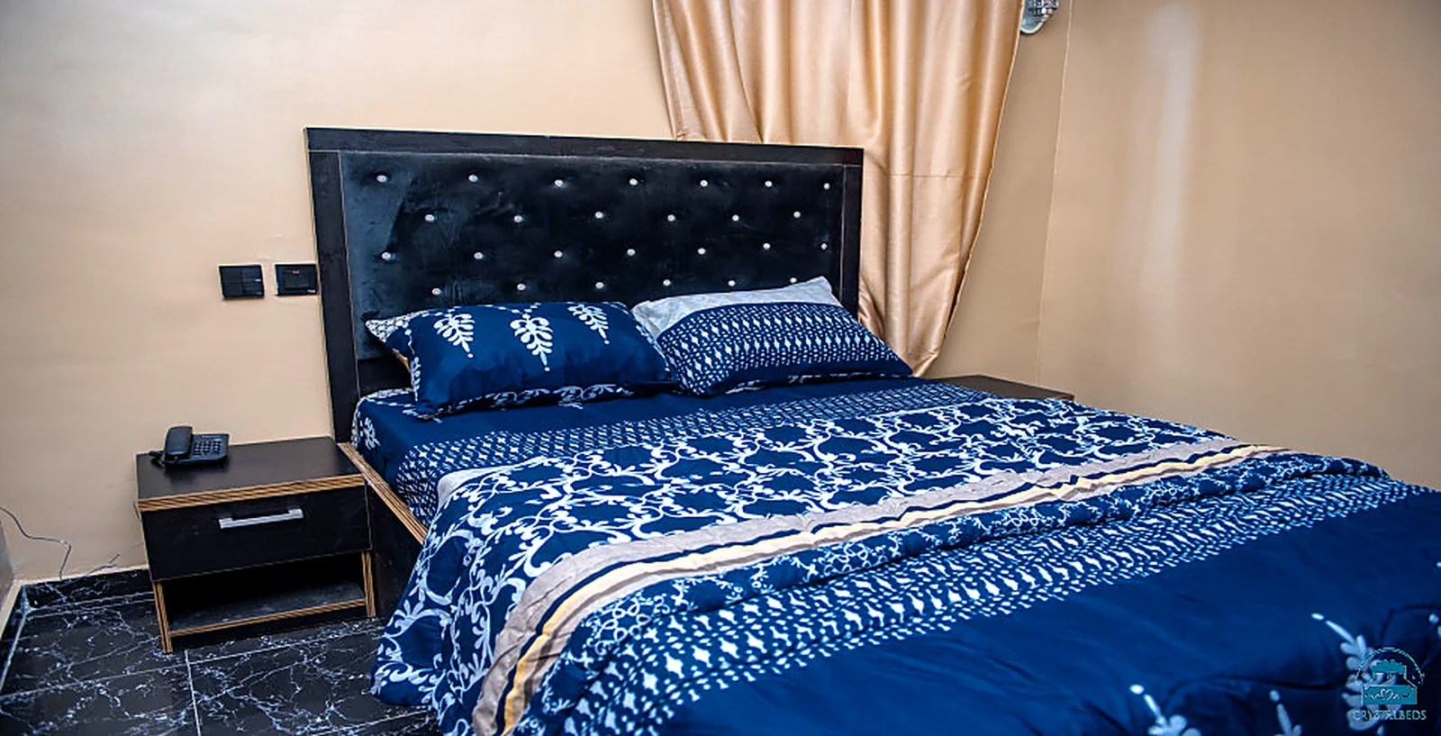 Deluxe guest room with blue bedding